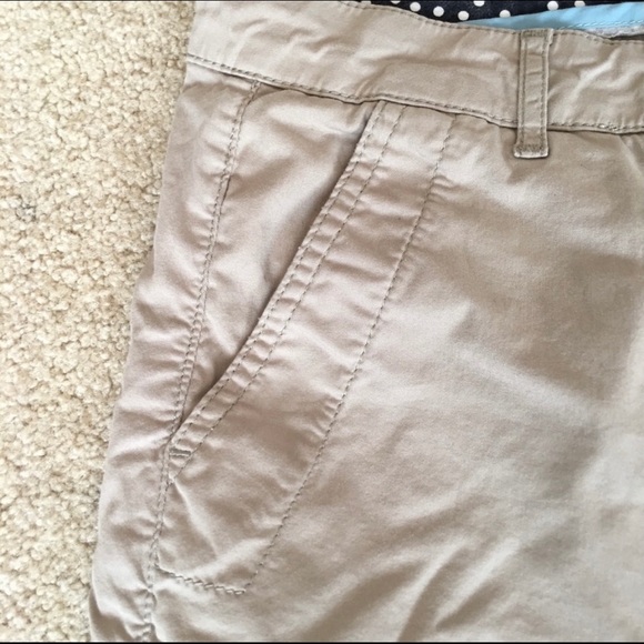 Boden Helena Khaki Chino 9” Shorts-10 - Picture 5 of 9